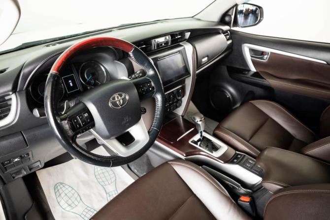 Toyota Fortuner II с пробегом 2018 года, цена 2 839 000 рублей, 327900 км, внедорожник, Автокод Объявления