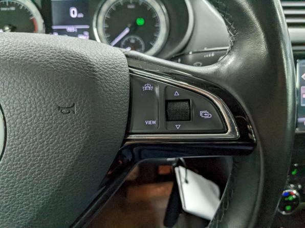 Skoda Octavia III (A7) Рестайлинг с пробегом 2019 года, цена 1 390 000 рублей, 204016 км, лифтбек, Автокод Объявления