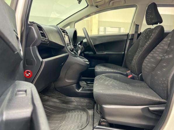 Toyota Ractis II с пробегом 2015 года, цена 1 050 000 рублей, 92312 км, хэтчбек, Автокод Объявления
