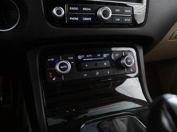 Volkswagen Touareg II Рестайлинг с пробегом 2014 года, цена 2 093 055 рублей, 260574 км, внедорожник, Автокод Объявления