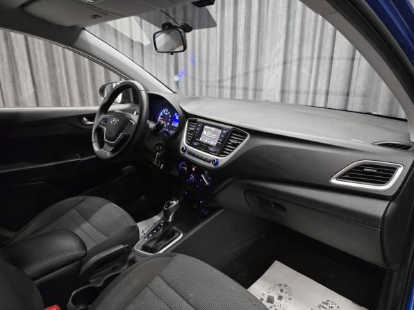 Hyundai Solaris II с пробегом 2017 года, цена 1 035 000 рублей, 130000 км, седан, Автокод Объявления
