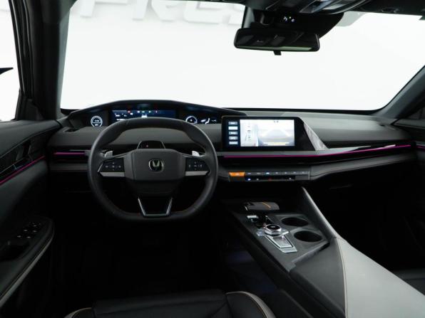 Changan UNI-V I с пробегом 2023 года, цена 2 215 444 рубля, 29779 км, лифтбек, Автокод Объявления