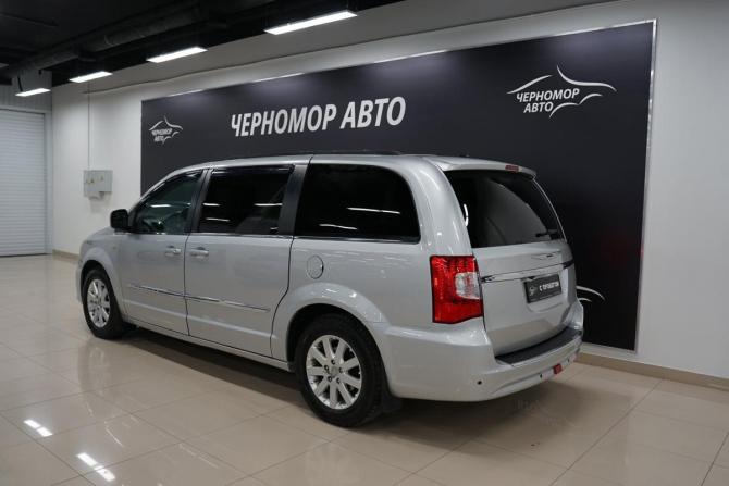 Chrysler Town &amp; Country V Рестайлинг с пробегом 2011 года, цена 999 999 рублей, 304000 км, минивэн, Автокод Объявления