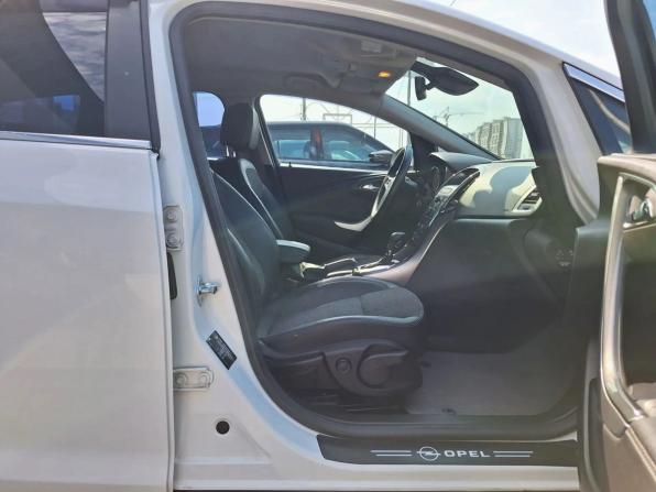 Opel Astra J Рестайлинг с пробегом 2012 года, цена 699 000 рублей, 213122 км, универсал, Автокод Объявления