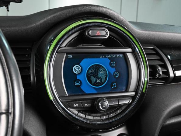 Mini Hatch III (F55/F56) Рестайлинг с пробегом 2019 года, цена 1 999 000 рублей, 109065 км, хэтчбек, Автокод Объявления
