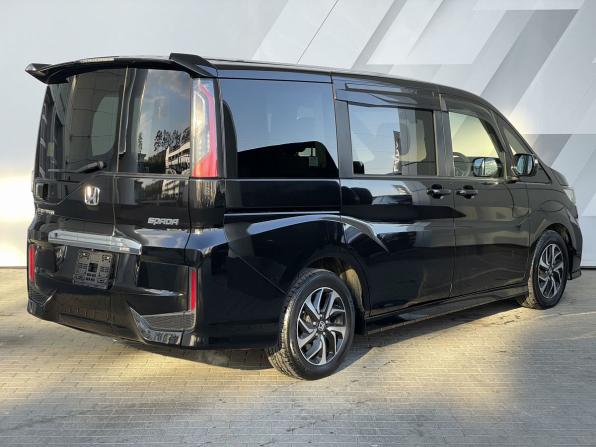 Honda Stepwgn V Рестайлинг с пробегом 2018 года, цена 2 210 000 рублей, 144180 км, минивэн, Автокод Объявления