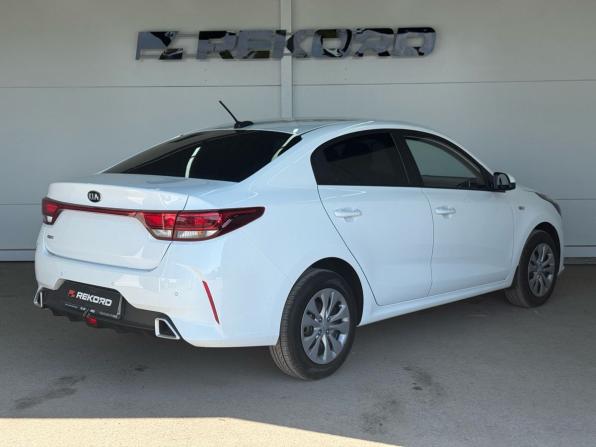 Kia Rio IV Рестайлинг с пробегом 2020 года, цена 1 669 000 рублей, 47233 км, седан, Автокод Объявления