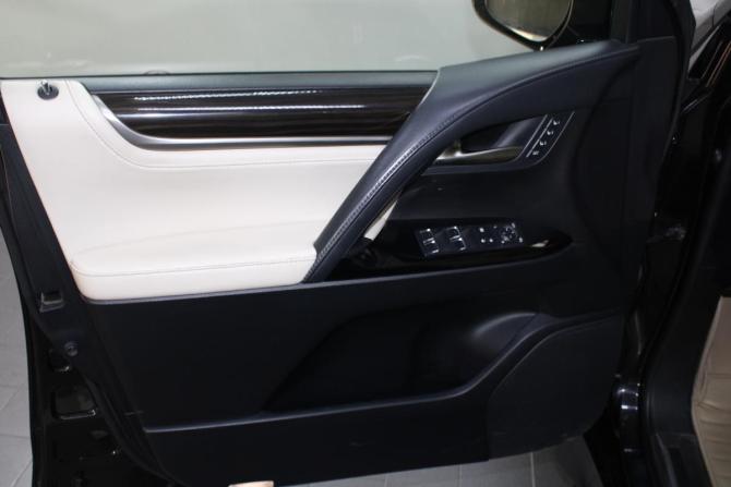 Lexus LX III Рестайлинг 2 с пробегом 2015 года, цена 6 100 000 рублей, 143408 км, внедорожник, Автокод Объявления