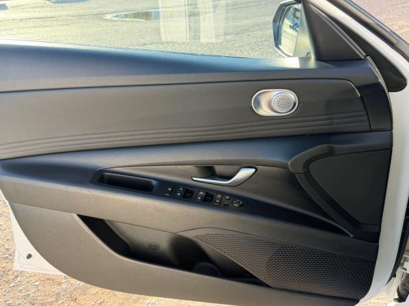 Hyundai Elantra VII (CN7) с пробегом 2023 года, цена 2 150 000 рублей, 47493 км, седан, Автокод Объявления