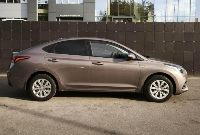 Hyundai Solaris II с пробегом 2018 года, цена 1 072 000 рублей, 160900 км, седан, Автокод Объявления
