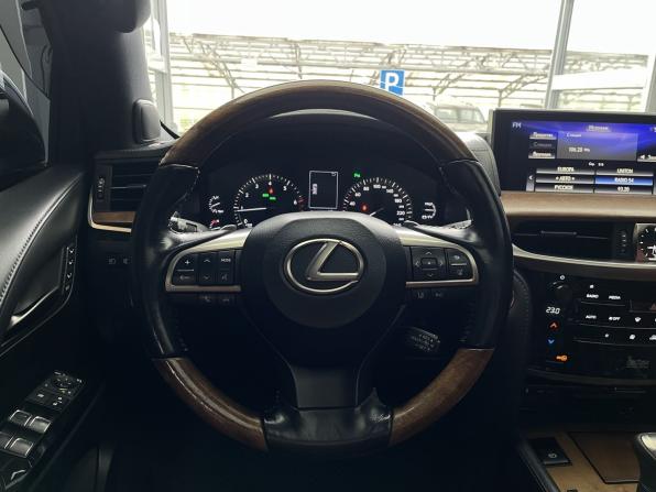 Lexus LX III Рестайлинг 2 с пробегом 2017 года, цена 7 300 000 рублей, 253670 км, внедорожник, Автокод Объявления
