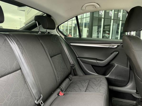 Skoda Octavia III (A7) Рестайлинг с пробегом 2018 года, цена 1 590 000 рублей, 120000 км, лифтбек, Автокод Объявления