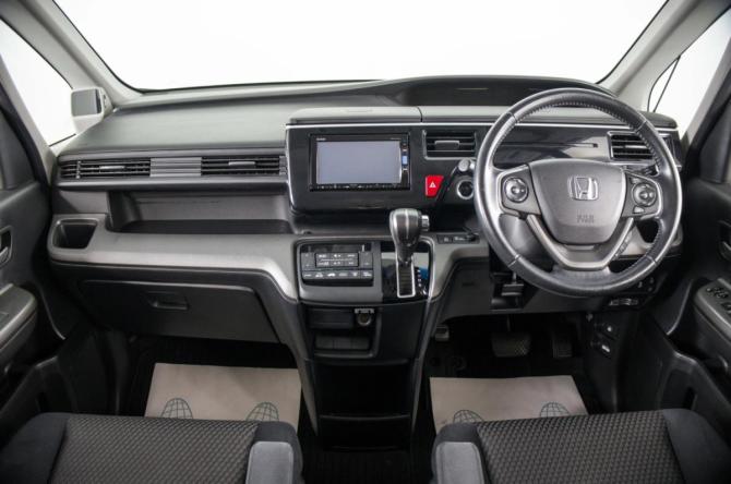 Honda Stepwgn V с пробегом 2015 года, цена 2 149 000 рублей, 126990 км, минивэн, Автокод Объявления