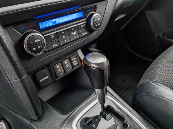 Toyota Auris II с пробегом 2013 года, цена 1 095 000 рублей, 181135 км, хэтчбек, Автокод Объявления