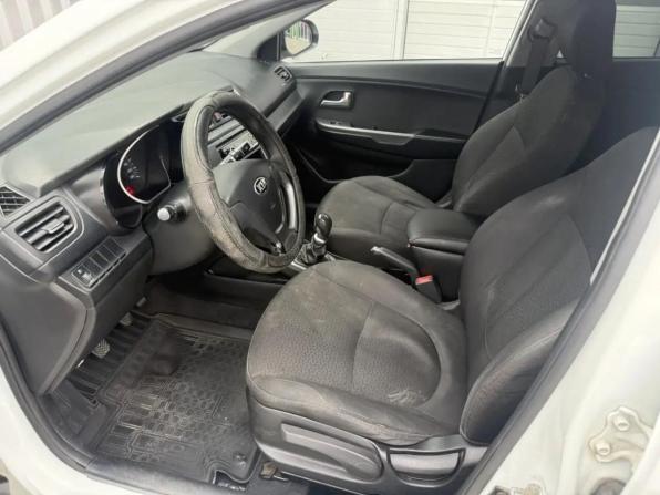 Kia Rio III Рестайлинг с пробегом 2015 года, цена 575 000 рублей, 350861 км, седан, Автокод Объявления