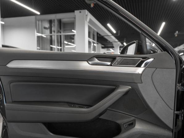Volkswagen Passat B8 с пробегом 2018 года, цена 2 380 000 рублей, 106838 км, седан, Автокод Объявления