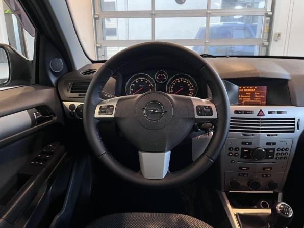 Opel Astra H Рестайлинг с пробегом 2012 года, цена 510 000 рублей, 243716 км, седан, Автокод Объявления