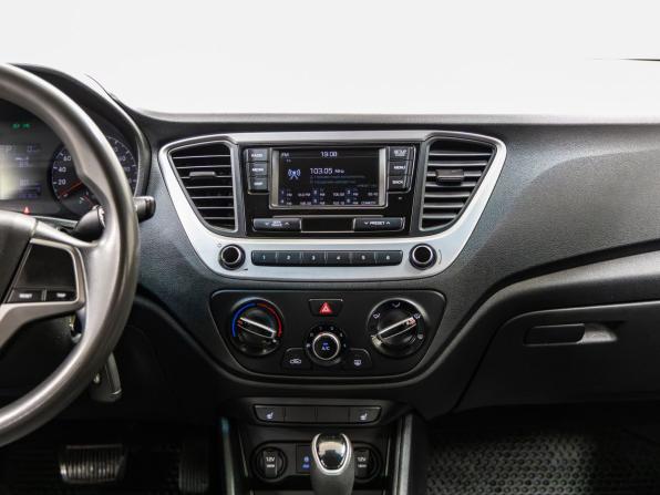 Hyundai Solaris II с пробегом 2018 года, цена 1 208 000 рублей, 136363 км, седан, Автокод Объявления