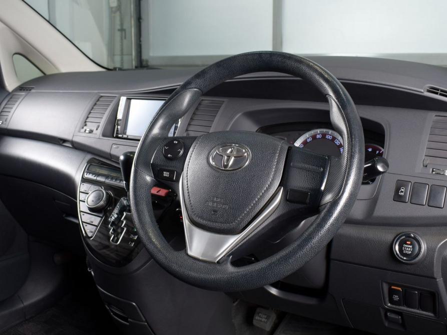 Toyota ISis I Рестайлинг Кемерово  - изображение 6