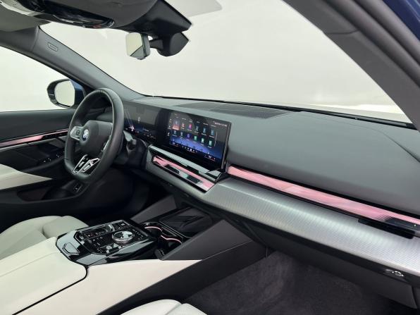 BMW 5 серии VIII (G60/G61/G68) с пробегом 2024 года, цена 7 600 000 рублей, 3400 км, седан, Автокод Объявления
