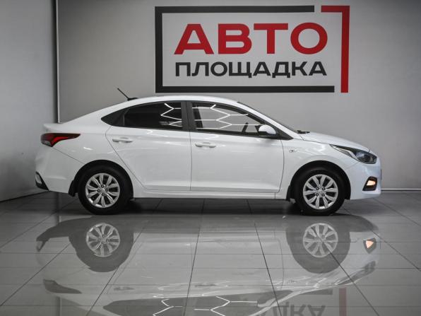 Hyundai Solaris II с пробегом 2017 года, цена 1 079 000 рублей, 152207 км, седан, Автокод Объявления