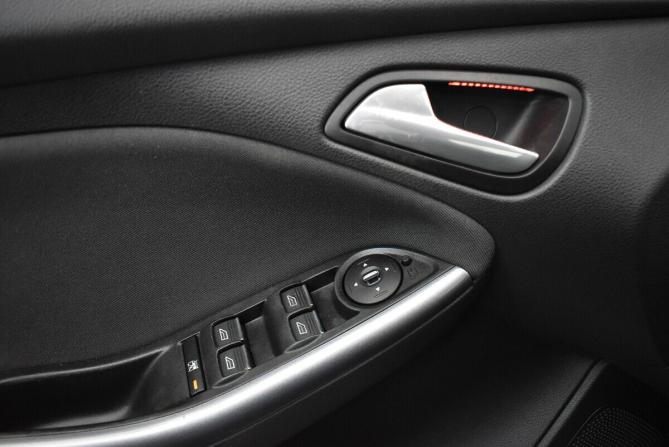 Ford Focus III с пробегом 2012 года, цена 935 000 рублей, 117981 км, седан, Автокод Объявления