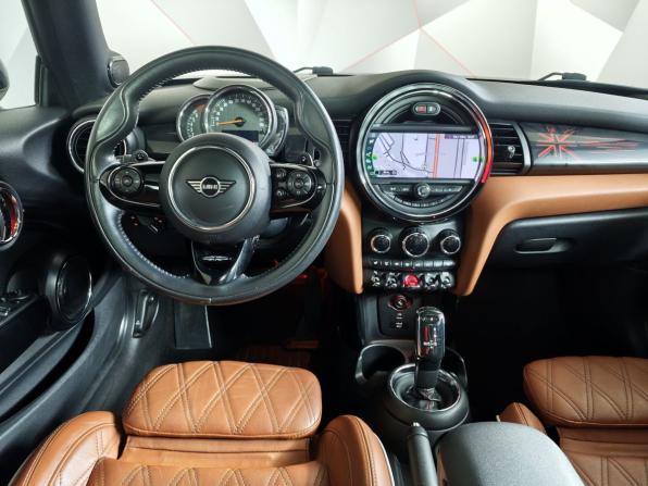 Mini Hatch III (F55/F56) Рестайлинг с пробегом 2020 года, цена 2 950 000 рублей, 82634 км, хэтчбек, Автокод Объявления