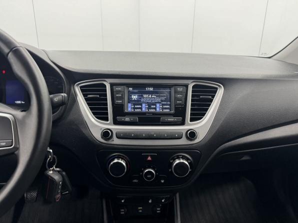 Hyundai Solaris II Рестайлинг с пробегом 2021 года, цена 1 689 000 рублей, 43362 км, седан, Автокод Объявления