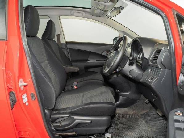 Toyota Ractis II с пробегом 2011 года, цена 975 000 рублей, 133919 км, хэтчбек, Автокод Объявления