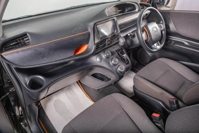 Toyota Sienta II Рестайлинг с пробегом 2020 года, цена 1 479 000 рублей, 33000 км, компактвэн, Автокод Объявления