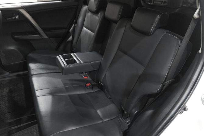 Toyota RAV4 IV (XA40) Рестайлинг с пробегом 2015 года, цена 2 429 000 рублей, 202000 км, внедорожник, Автокод Объявления