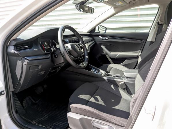 Skoda Octavia IV (A8) с пробегом 2021 года, цена 2 355 000 рублей, 43099 км, лифтбек, Автокод Объявления
