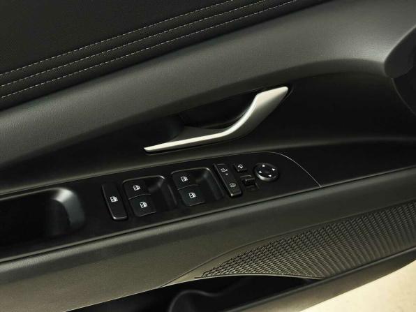 Hyundai Elantra VII (CN7) Рестайлинг с пробегом 2024 года, цена 2 115 000 рублей, 28770 км, седан, Автокод Объявления