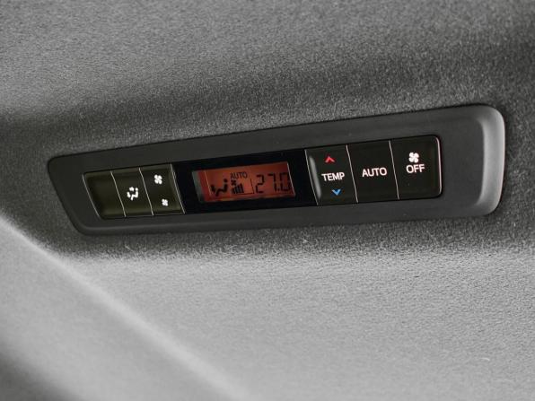 Toyota Noah III (R80) Рестайлинг с пробегом 2019 года, цена 2 469 000 рублей, 170597 км, минивэн, Автокод Объявления
