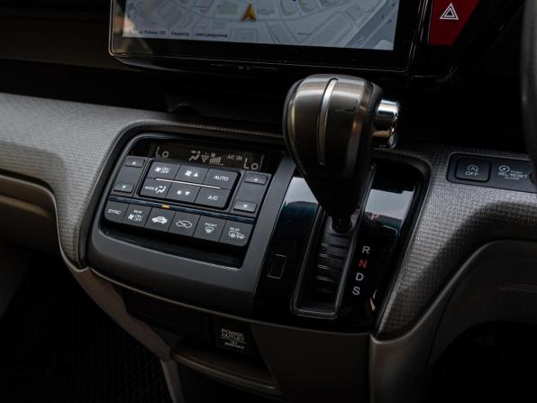Honda Stepwgn V с пробегом 2017 года, цена 2 040 000 рублей, 96102 км, минивэн, Автокод Объявления