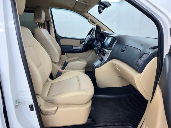Hyundai H-1 II Рестайлинг 2 с пробегом 2018 года, цена 3 090 000 рублей, 131568 км, минивэн, Автокод Объявления
