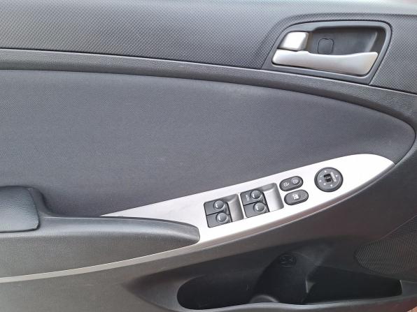 Hyundai Solaris I Рестайлинг с пробегом 2015 года, цена 869 000 рублей, 162969 км, хэтчбек, Автокод Объявления