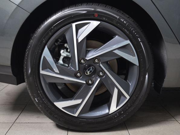 Hyundai Elantra VII (CN7) Рестайлинг с пробегом 2023 года, цена 2 124 997 рублей, 13777 км, седан, Автокод Объявления