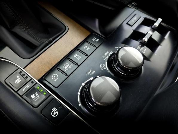 Lexus LX III Рестайлинг 2 с пробегом 2016 года, цена 7 500 000 рублей, 104729 км, внедорожник, Автокод Объявления