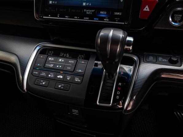 Honda Stepwgn V Рестайлинг с пробегом 2019 года, цена 2 420 000 рублей, 92485 км, минивэн, Автокод Объявления