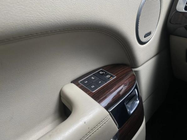 Land Rover Range Rover IV с пробегом 2013 года, цена 2 990 000 рублей, 210000 км, внедорожник, Автокод Объявления