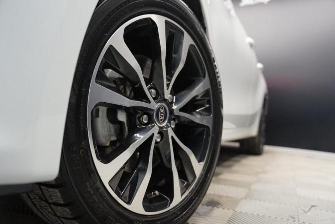 Kia Ceed III с пробегом 2021 года, цена 2 190 000 рублей, 76670 км, универсал, Автокод Объявления