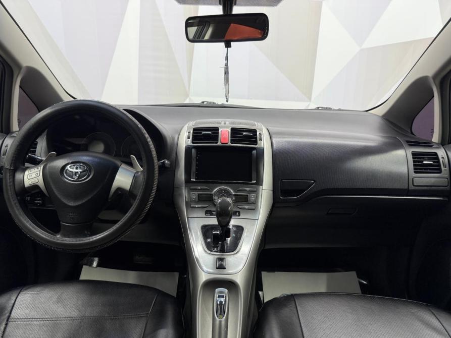 Toyota Auris I Азнакаево  - изображение 9