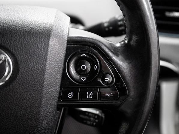 Toyota Prius IV (XW50) с пробегом 2018 года, цена 2 000 000 рублей, 180647 км, лифтбек, Автокод Объявления
