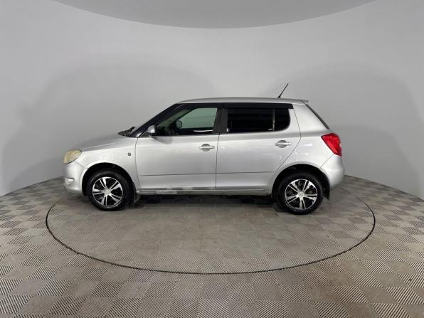 Skoda Fabia II Рестайлинг с пробегом 2011 года, цена 414 000 рублей, 299878 км, хэтчбек, Автокод Объявления