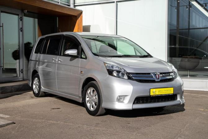 Toyota ISis I Рестайлинг с пробегом 2017 года, цена 1 428 000 рублей, 115000 км, компактвэн, Автокод Объявления