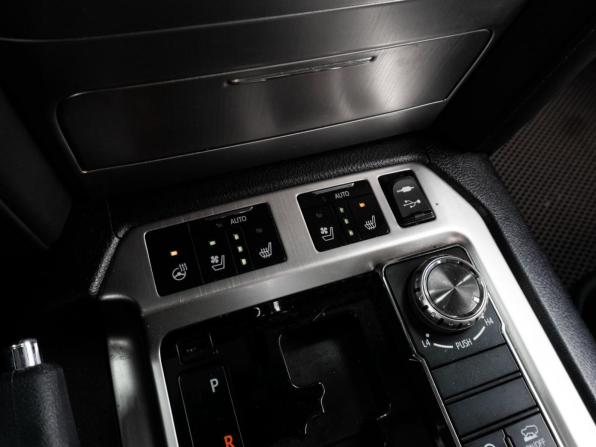 Toyota Land Cruiser 200 Series Рестайлинг 2 с пробегом 2021 года, цена 7 799 000 рублей, 113491 км, внедорожник, Автокод Объявления