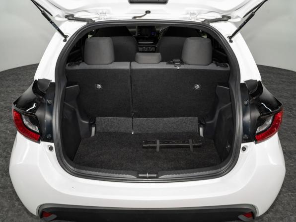 Toyota Yaris IV с пробегом 2021 года, цена 1 130 000 рублей, 88305 км, хэтчбек, Автокод Объявления