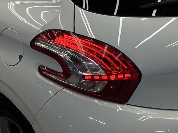 Peugeot 208 I с пробегом 2013 года, цена 570 000 рублей, 217545 км, хэтчбек, Автокод Объявления