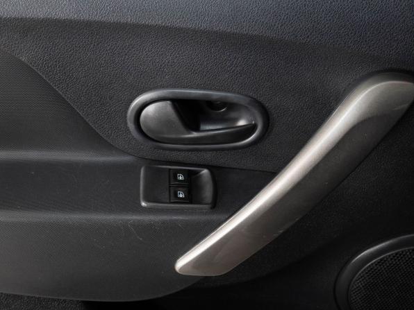 Renault Logan II Рестайлинг с пробегом 2019 года, цена 998 000 рублей, 98000 км, седан, Автокод Объявления